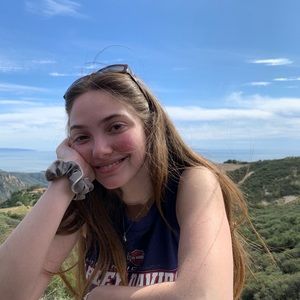 Meet your Posher, Olivia